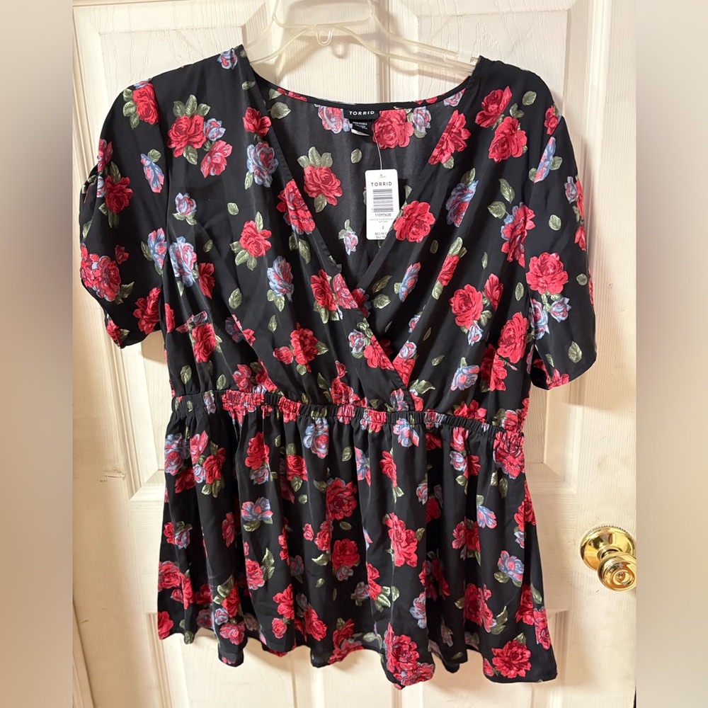 Torrid floral babydoll short sleeve v neck top